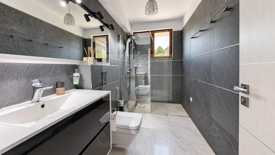 Duplex premium cu 240 mp utili, garaj, terasă și curte amenajată |