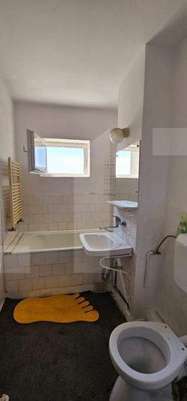 Apartament cu 3 camere, 66 mp, zona Simeria