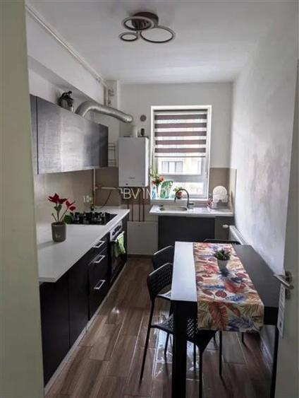 Inchiriem Apartament 2.5 Camere, Partial mobilat, Decomandat, Tractorul - 2