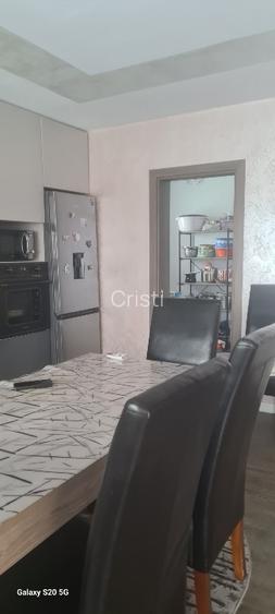 Casa de vanzare  3 camere - 4