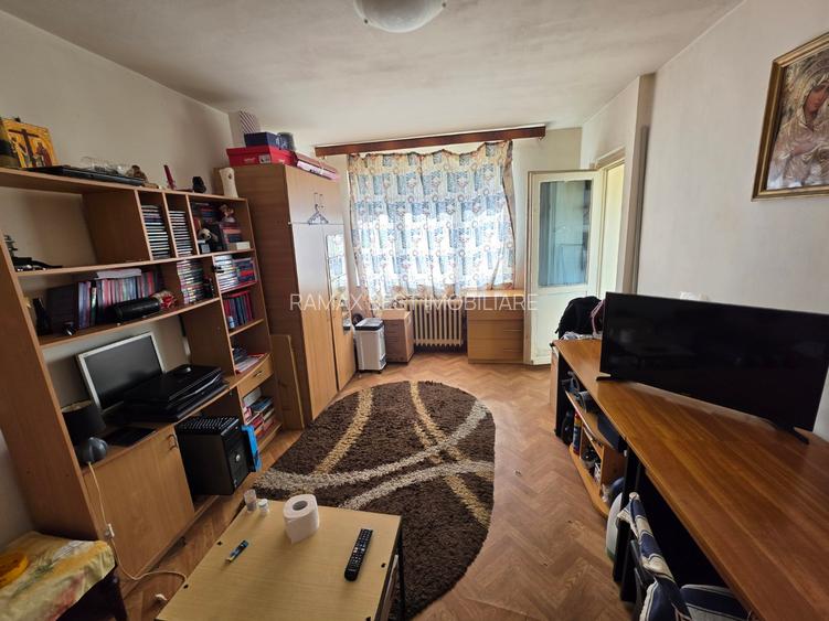 1 Decembrie 1918, Trapezului intersectie Prevederii, 3 minute metrou - 4