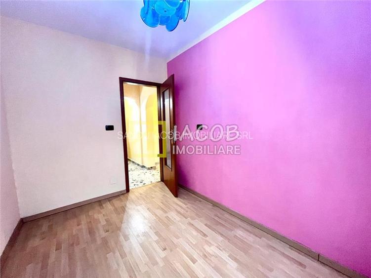 Apartament 3 camere decomandate, etaj 1, str. Narciselor 15, Bacau - 11