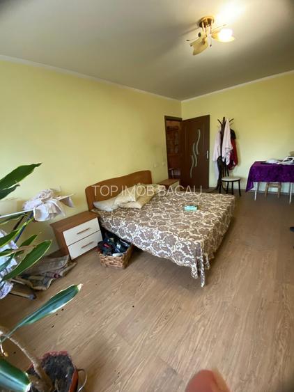 2 DECOMANDATE spatios, etajul 2, bloc 1985, centrala, Stefan cel Mare - 3