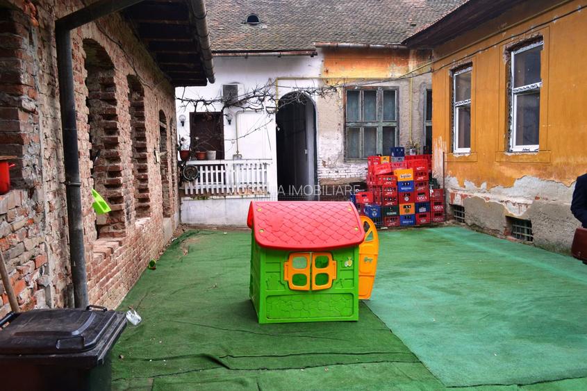 Cladire istorica intre P-ta Balcescu si P-ta Maria - 7