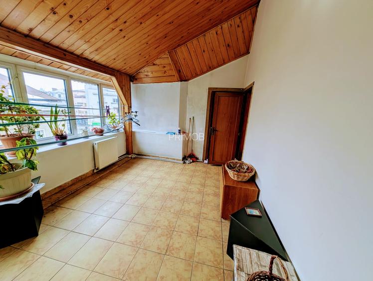 Unirii,D+P+E+M,Parc Carol,postbelic,renovata,semineu,plansee beton,curte-parcare - 14