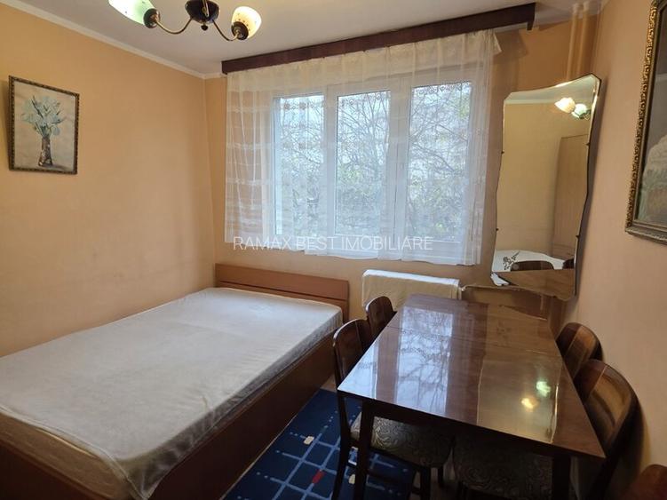 1 Decembrie 1918, intersectie Jean Steriadi, 10 minute metrou, vav Auchan - 11