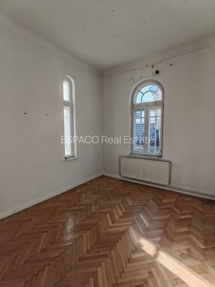 Parter de vila –Aviatorilor | 160 mp | 7 camere | 3 intrări  | Curte - 12