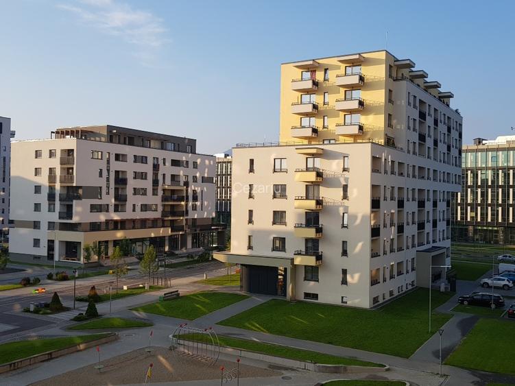 Studio premium pe pietonala Coresi Kasper, mobilat, utilat, parcare si boxa - 16