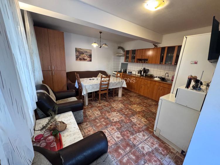 Casa deosebita sector 4 P+1+M. 6 cam.Util 418mp. Teren 1638m - 49