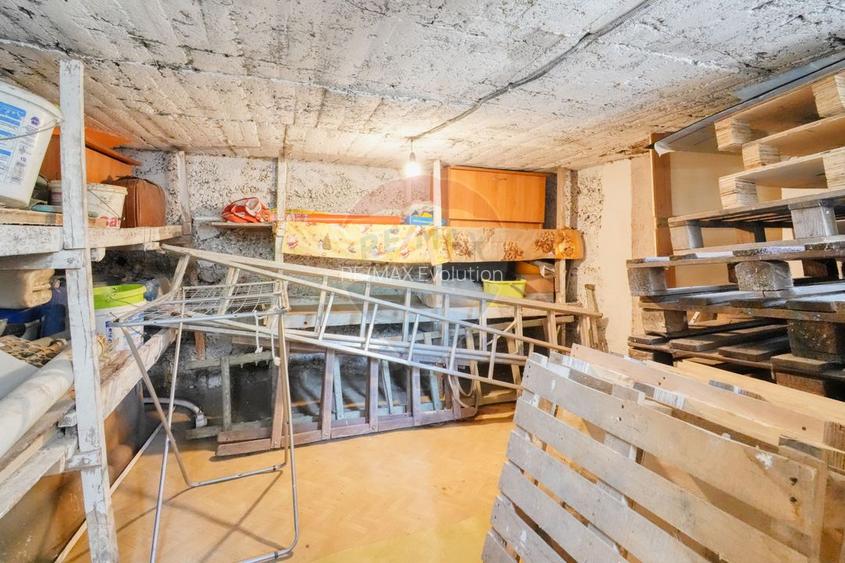Casă / Vilă cu 6 camere de vânzare în zona Bartolomeu - 44