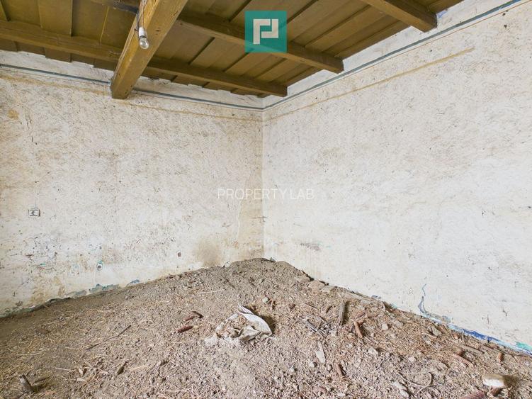 Casă modestă cu 3 camere de renovat în Mișca - 9