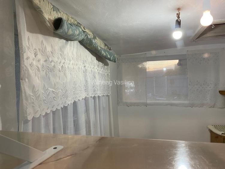 Teren+casa. Vând teren(aprox 2400mp, într-o singură parcela) și casa (49mp), cu. - 6