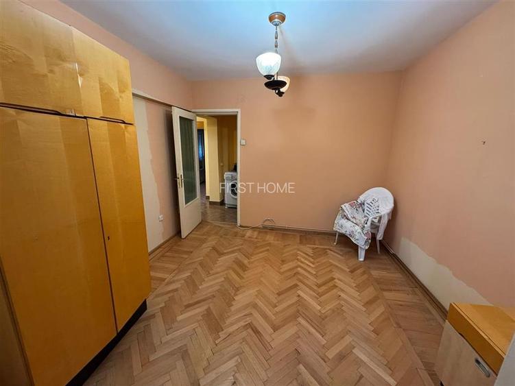 Apartament 3 camere, etaj 1, zona Garii , decomandat, parcare - 10