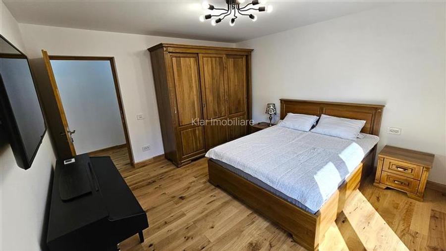 Casa renovata 200mp pe 2 niveluri,parcare, curte cu foisor,Centru, zona str. Par - 16