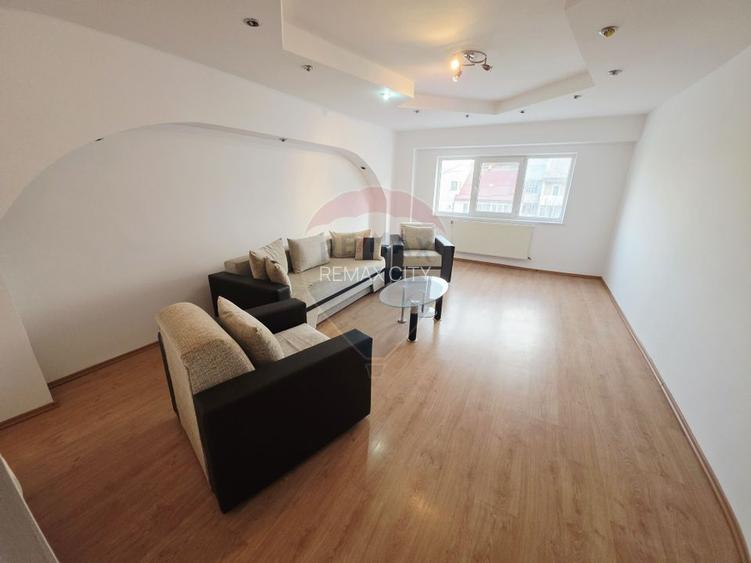 Apartament cu 2 camere de vânzare în zona 1 Mai - 2