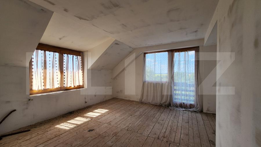 Apartament cu 3 camere, 80 mp, 3.000 mp teren, zona Reghin