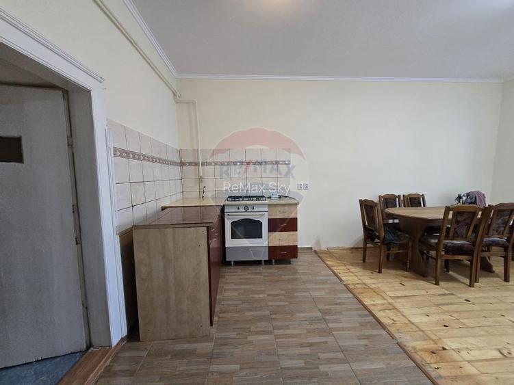 Casă cu 5 camere de vânzare în zona Central comision 0 - 15