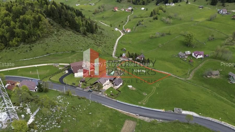 Teren Fundata cu vedere la muntii Bucegi - 4