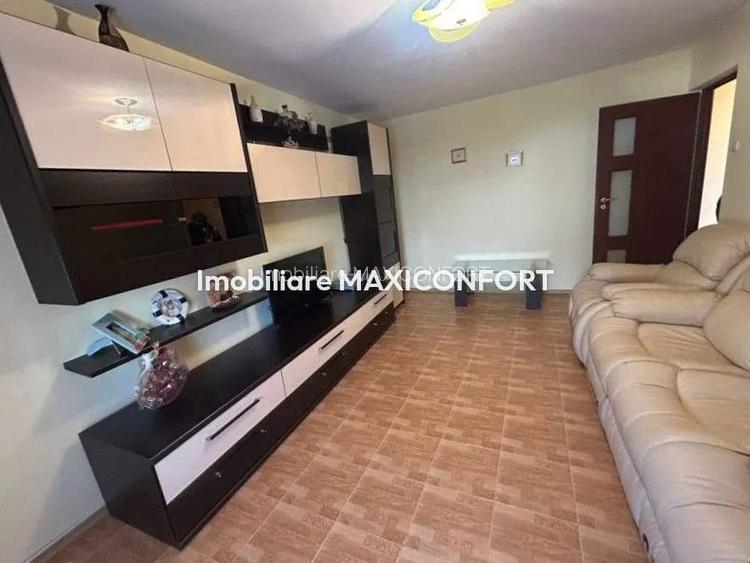 Vanzare apartament 3 camere, zona Buzaului -Imobiliare Maxiconfort - 2