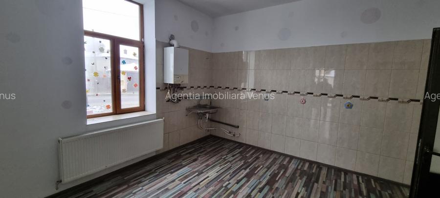 Cladire cu etaj pretabila afacere - 10