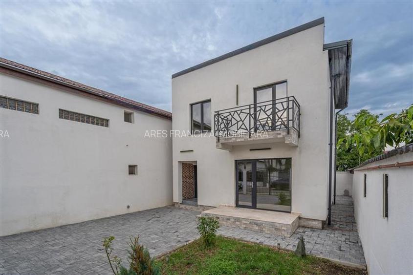 VILA  VOLUNTARI,4 CAMERE,3 BAI,154 MP,TEREN 193 MP - 3
