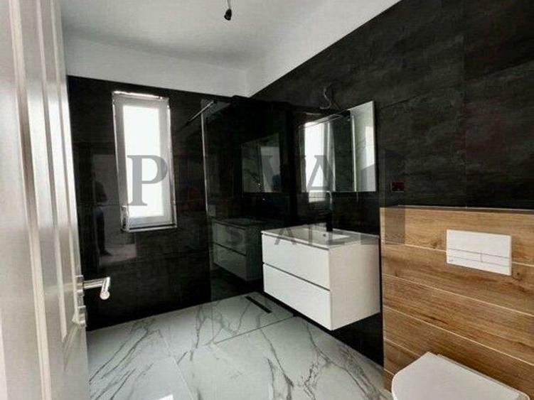 1/2 Duplex 124 mp utili + 330 curte. Dormitor parter,Bucatarie închisă