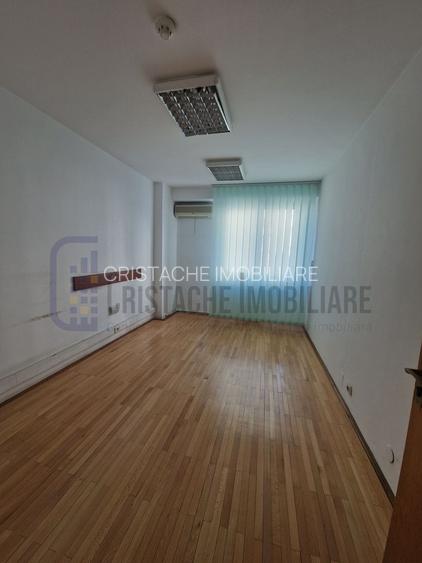 Birou 4 camere, decomandat,  metrou Unirii la 10 min. - 4