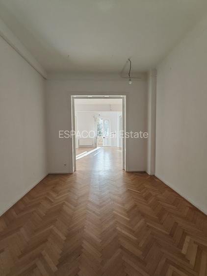 Parter de vila –Aviatorilor | 160 mp | 7 camere | 3 intrări  | Curte - 11