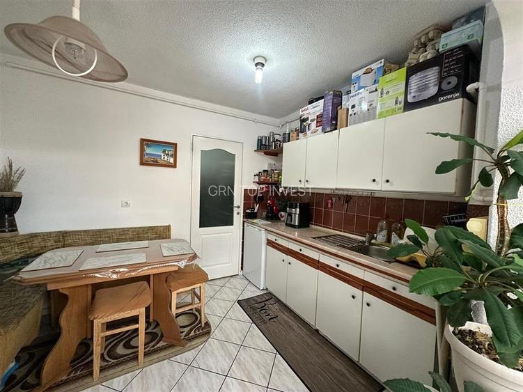 Apartament 3 camere decomandat zona Vasile Aaron - 10