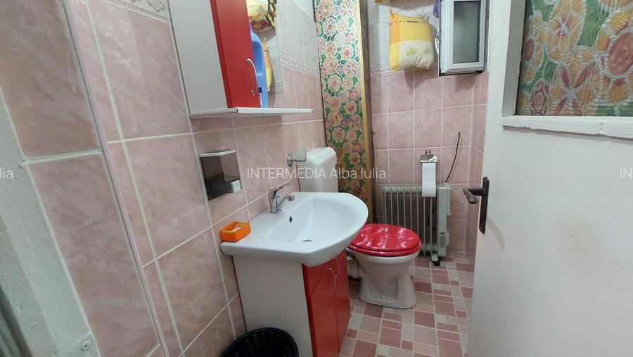 Apartament 3 camere Decomandate 76 mp parter inalt cu 2 Bai Balcon CETATE Piata - 8