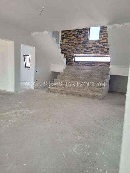 VILA DEOSEBITA VALU LUI TRAIAN P+M - 2