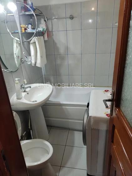 Apartament 3 camere- Zona Sud - etaj 2 - 50 mp  - 64000 euro - 7