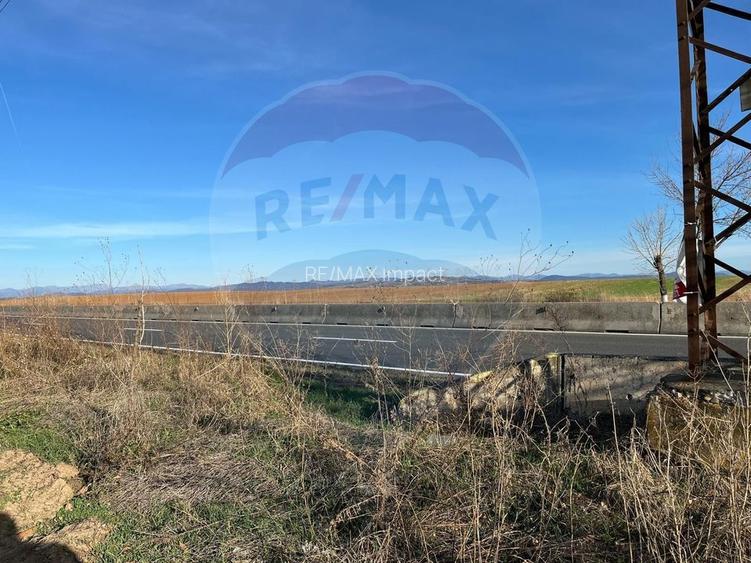 Teren extravilan de vanzare 17500 mp, deschidere 27m la DN1,  Ploiesti - 2