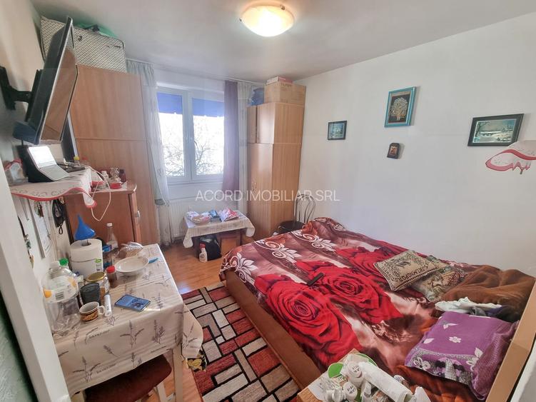 Piata CET  - garsoniera transformata in 2 camere - 3