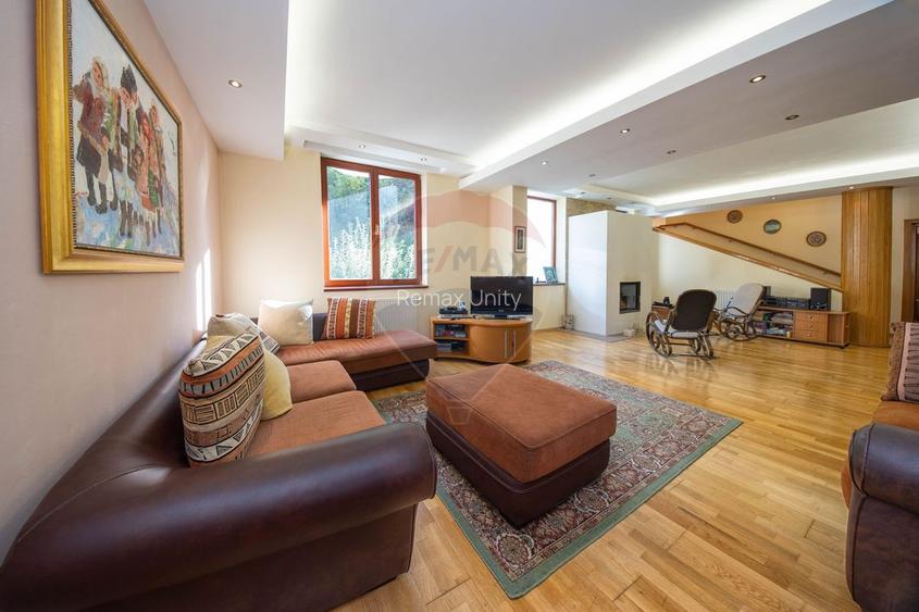 Vilă Moieciu, 375 mp util + teren 2.992 mp, View - Comision 0 - 55