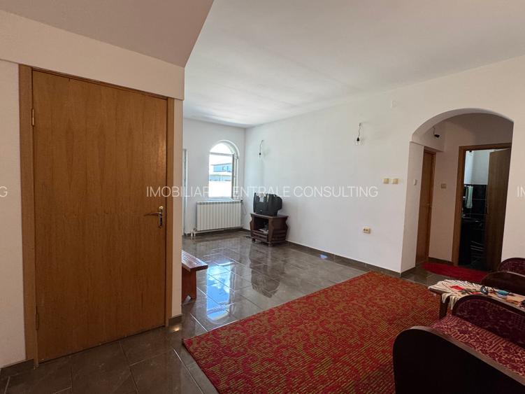 Vila cu curte generoasă Lazu - 7