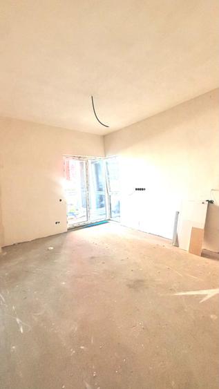 Apartament de 78mp utili(4 camere,2 băi, terasă)bloc nou,parter înalt