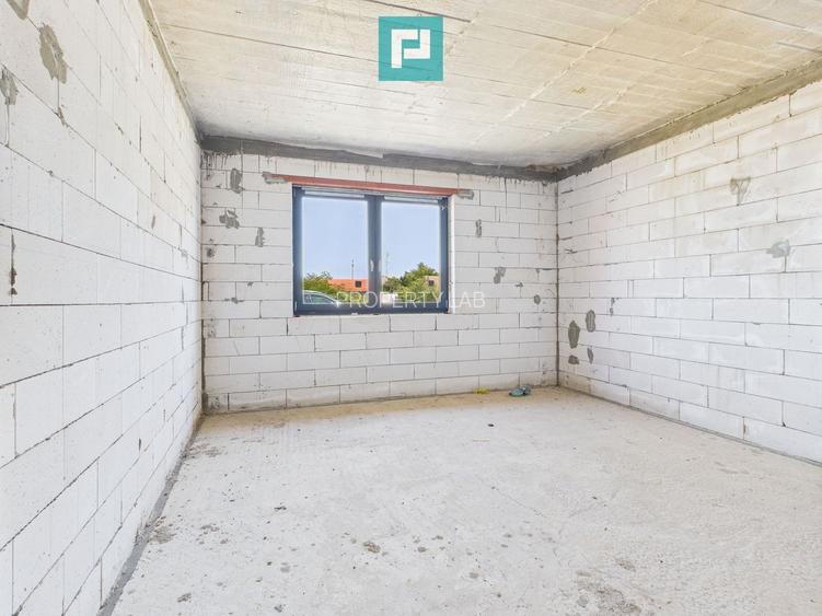 Casă nouă la roșu în Mândruloc - 13