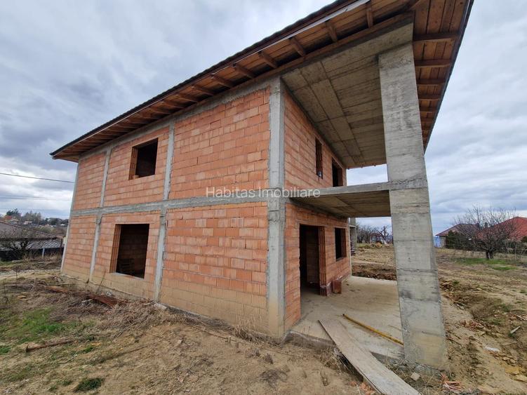 Casa individuala (semicolectiva) 172 mp utili, teren 765 mp Feleacu - 47