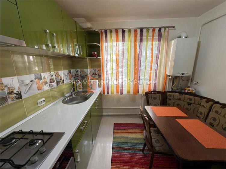 Apartament 3 camere cf 1 semidecomandat zona Micro 3 - 8