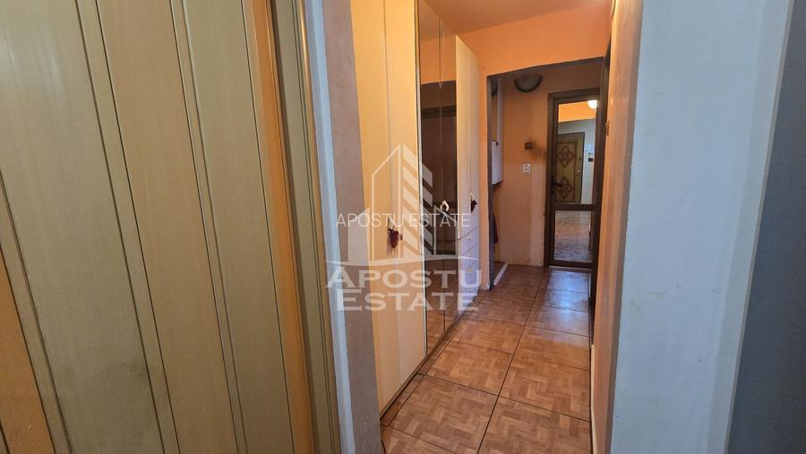 Apartament cu 3 camere, centrala proprie, etaj 3, zona Lipovei - 10