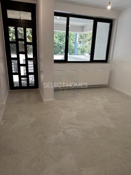 Apartament 5 camere triplex cu curte de vanzare *metrou Crangasi* - 4