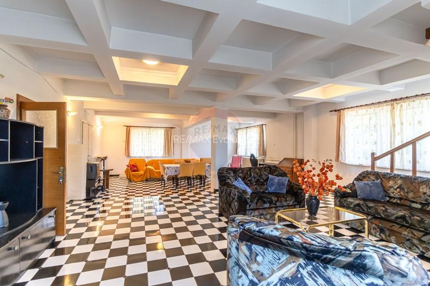 Poiana Mărului | 7 camere | Perfectă pentru pensiune / retreat (view!) - 2