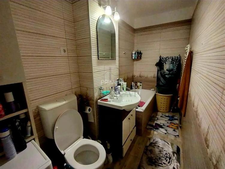 SAGULUI - ETAJ 3 - DECOMANDAT - 3 CAMERE - CENTRALA PROPRIE - 9