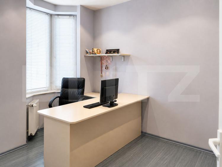 Casa de vanzare cu 5 camere, 298 mp, Cartierul Rogerius