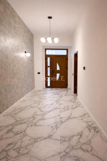 Apartament ultracentral de 154 mp construiți, situat pe Bd. Revoluției   - 9