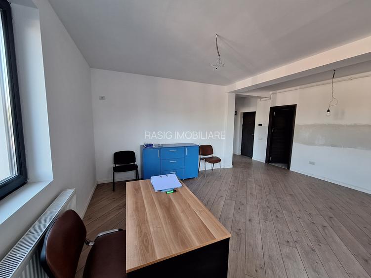 Ultimul apartament la  parter , 2 camere, curte privata ,negociabil - 6