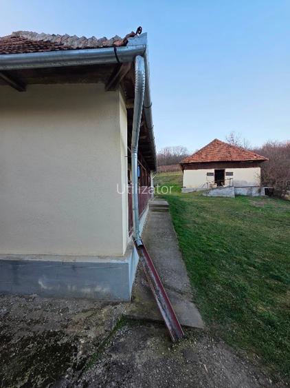 CASĂ CU TEREN  DE VÂNZARE ÎNTRO ZONĂ FRUMOASĂ SI LINISTITĂ - 8