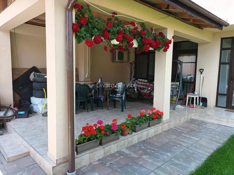 Vanzare proprietate cu doua case si intrari separate curte Giulesti - 14