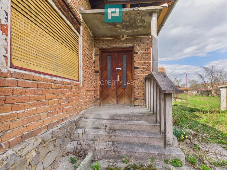 Casă cu teren de 1800 mp, în Buteni, Arad - 2